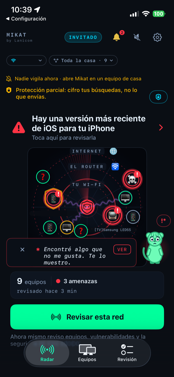 Radar de Mikat en iPhone con los equipos de un hogar: un televisor, celulares y computadores; tres marcados como amenazas